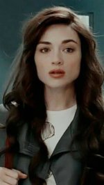 Crystal Reed |