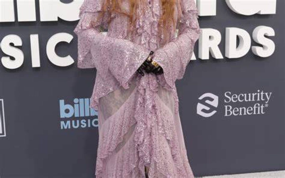 Exploring Florence Welch's Relationships: a Deep Dive into Her Love Life