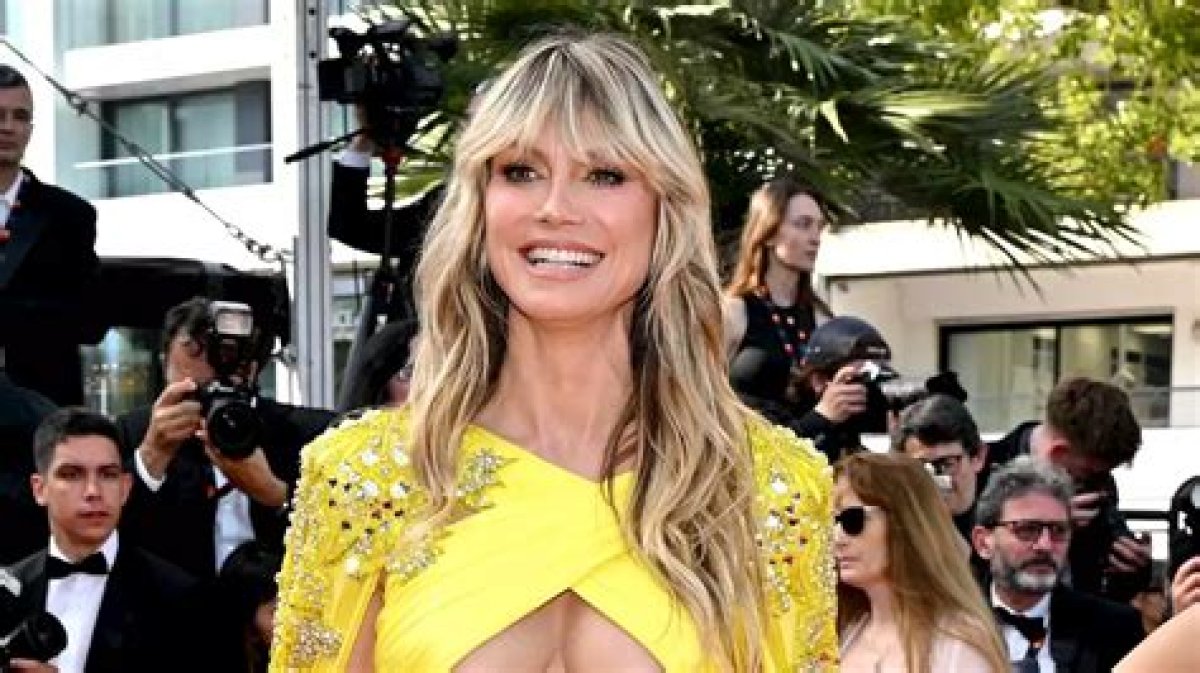 Heidi Klum Suffers Wardrobe Malfunction at Cannes Film Festival