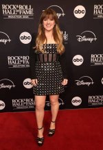 Kelly Clarkson's Height and Its Impact