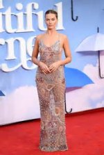 Naked on the Red Carpet: a Bold Fashion Statement