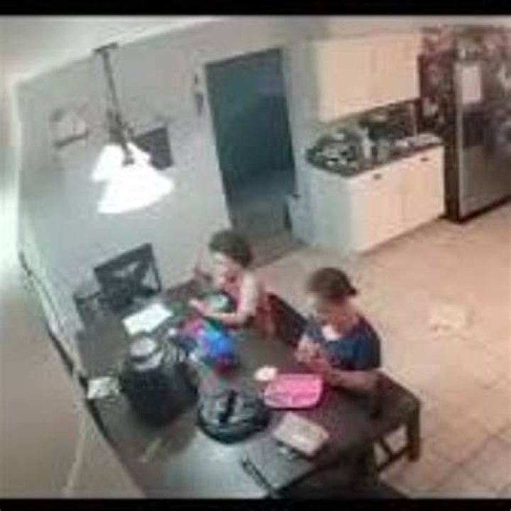 Searching for the Truth: The Original Reddit Story Behind "Buscar Kid and His Mom Video"