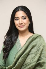 Unveiling the Age of Pooja Sarathkumar: an Insight into Her Life