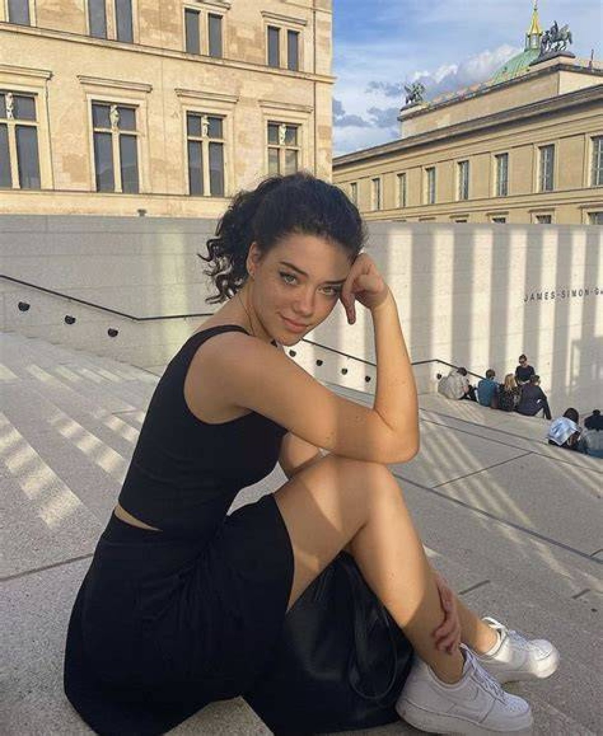 Vanessa Rhd: a Comprehensive Look at Her Life and Career